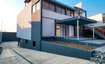 Anúncio Vivenda T7 com anexo, no Alvalade, Maianga, rua Hélder Neto.
