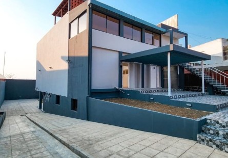 Anúncio Vivenda T7 com anexo, no Alvalade, Maianga, rua Hélder Neto.