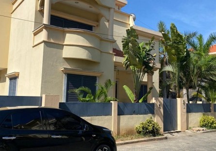 Anúncio Bruta Vivenda V5 de alto padrão, com piscina, no Condomínio Status, Talatona