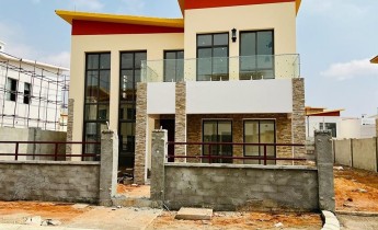 Anúncio Vivenda V4 recém construída (nova), no Condomínio Vila Kuditemo, Patriota.