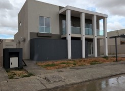 Anúncio Luxuosa Vivenda V5 duplex, na Urbanização Boa Vida, Via Expressa.