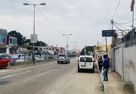 Anúncio Apartamento T1 no condomínio Teixeira Duarte a 2 minutos da cidade via direita da samba