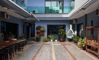 Anúncio Luxuosa vivenda V12 com piscina, mobiliada, no Morro Bento.