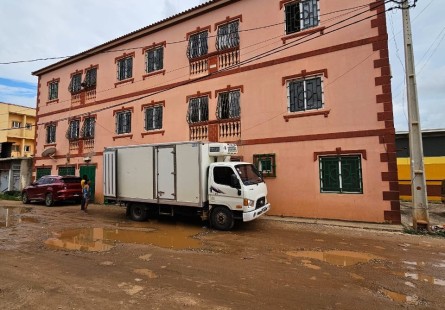 Anúncio Armazém de 210,50m², sito no Camama, 50 metros da estrada principal.