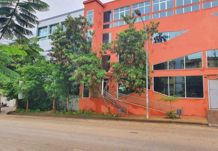 Anúncio EDIFÍCIO DE 4 PISOS, NA ÁREA MAIS ESTRATÉGICA DO TALATONA, NA RUA DO MAT