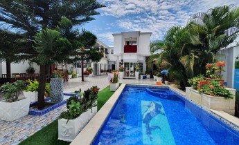 Anúncio Belíssima Vivenda V4 com piscina e acabamentos de ponta, situada no Camama, a 1 minuto da estrada principal