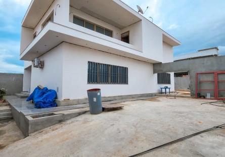 Anúncio Moradia V4, na Urbanização Nova Vida, Projecto Nova Vida.