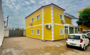 Anúncio Excelente vivenda V4 com anexo, na Zona Verde, Benfica.
