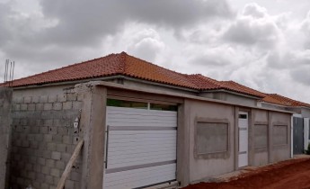 Anúncio Moradia T3 com piscina e anexo, no Condomínio Infinity Gold, defronte ao 11 de Novembro, Via Expressa.