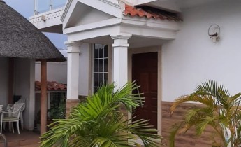 Anúncio Vivenda V4 com anexo e piscina, Kero Kilamba, defronte ao Ponto One, rua asfaltada.