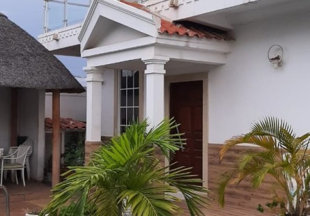 Anúncio Vivenda V4 com anexo e piscina, Kero Kilamba, defronte ao Ponto One, rua asfaltada.