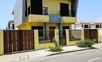 Anúncio Vivenda V3 dúplex, no Condomínio Nosso Zimbo, Camama, junto ao Condomínio Austin.