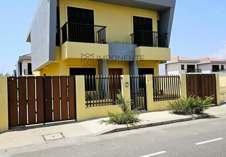 Anúncio Vivenda V3 dúplex, no Condomínio Nosso Zimbo, Camama, junto ao Condomínio Austin.