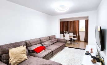 Anúncio Apartamento T3, com terraço amplo, disponível para venda no Condomínio Boulevard, via principal do Patriota.