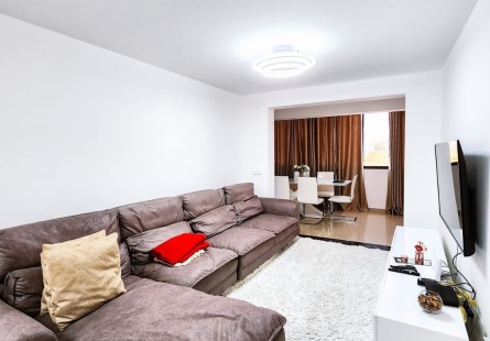 Anúncio Apartamento T3, com terraço amplo, disponível para venda no Condomínio Boulevard, via principal do Patriota.