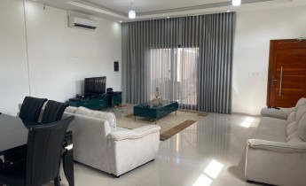Anúncio Vender: Vivenda V3 com mobília, Futungo, na Rua do Condomínio Miramar Vilage.