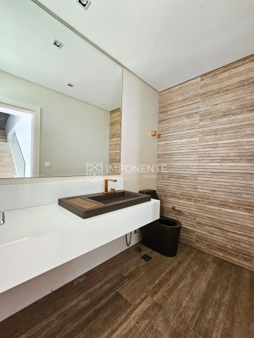 Vender: Luxuosa Vivenda V4+2 com anexo e piscina, no Condomínio Malunga, ex Privilege Residence, Talatona