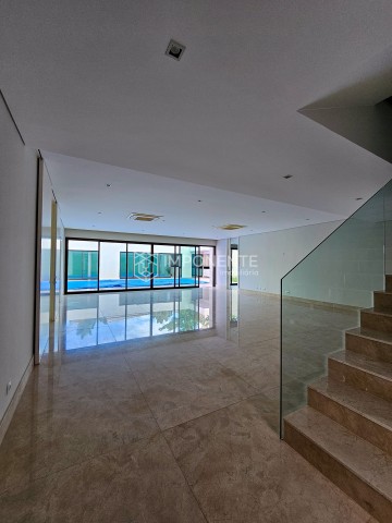 Vender: Luxuosa Vivenda V4+2 com anexo e piscina, no Condomínio Malunga, ex Privilege Residence, Talatona