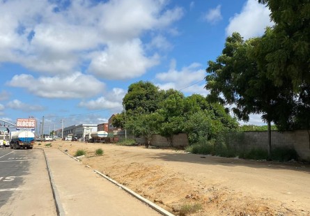 Anúncio Vender: Terreno de 48 hectares, na Via Expressa. 1 Linha.