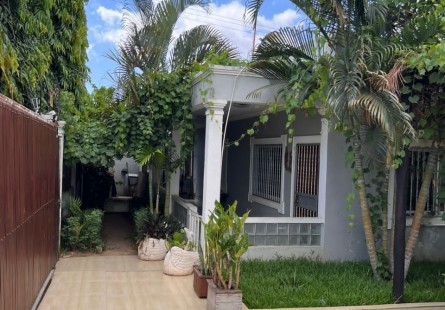 Anúncio Vender: Moradia V3 com anexo, adjacente ao mini mercado Eskebra e Restaurante Picnic, arredores de Talatona.