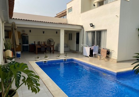 Anúncio Vender: Excelente vivenda V5 com piscina e anexo, no Condomínio Hípicos, Benfica.