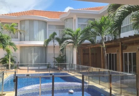 Anúncio Vender: Luxuosa vivenda V8 piscina e anexo, na Zona Verde, Benfica.
