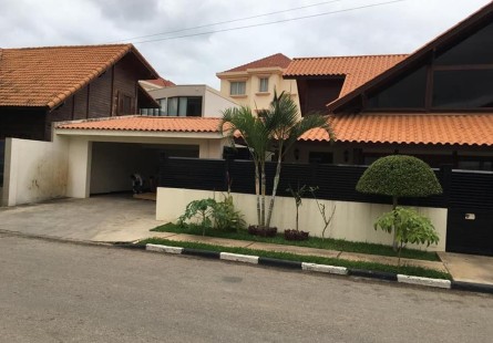 Anúncio Vender: Vivenda V4+1 com anexo e piscina, no Condomínio Florença, Talatona.