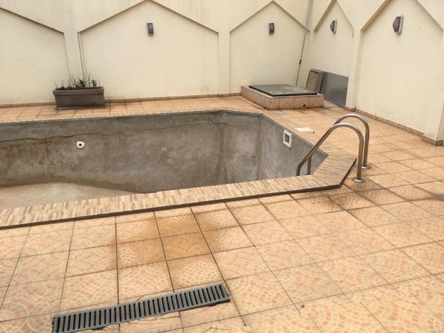 Vender: Vivenda V4+1 com anexo e piscina, no Condomínio Florença, Talatona.