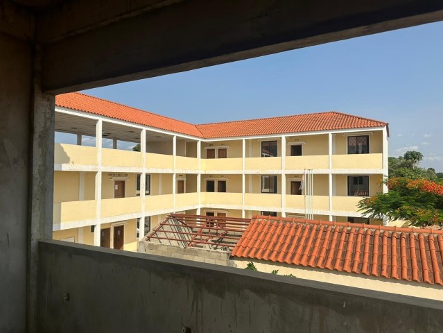 Um colégio de saúde com 12 salas, funcional