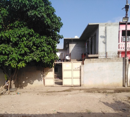 Venda desta vivenda mais 2 casas adjacentes