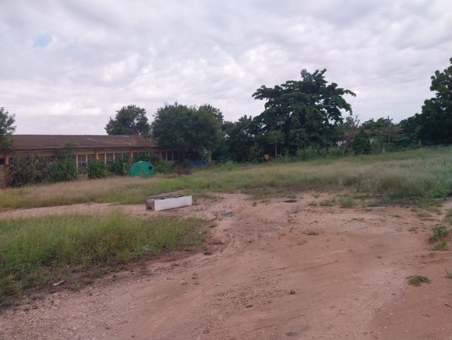 Terreno de 9 hectares, na Vila de Viana, Viana.