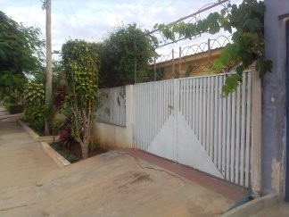 Moradia T3 térrea com anexo, na Urbanização Jardim de Éden, Camama.