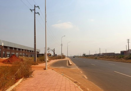 Anúncio Terreno de 17/80, no Zango 8000 junto à estrada principal