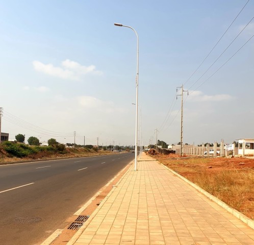 Terreno de 17/80, no Zango 8000 junto à estrada principal