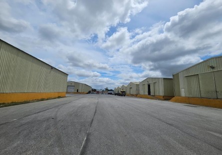 Anúncio Terreno de 4 hectares com 14 naves, Bairro Capalanca, Via Expressa.