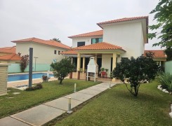 Comprar Vivenda V4 com anexo e piscina, no Condomínio Old Villas, Talatona.