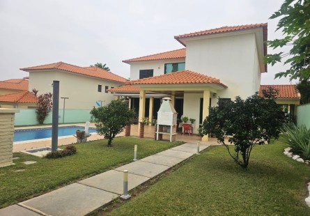 Anúncio Vivenda V4 com anexo e piscina, no Condomínio Old Villas, Talatona.