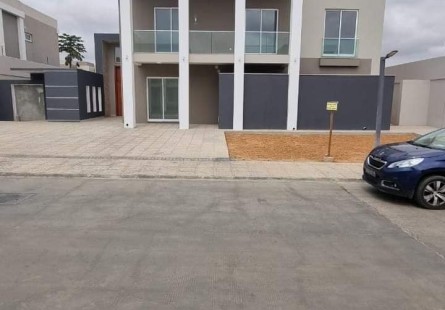 Anúncio Moradia V5 duplex (nova), na Urbanização Boa Vida, Via Expressa.