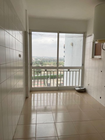 Apartamento T3, no Condomínio Astros, Talatona.