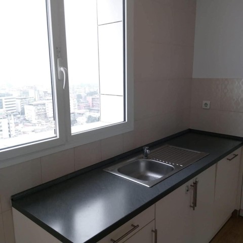 Apartamento T3, Edifício Torre Lara, Avenida Brasil, Maianga.