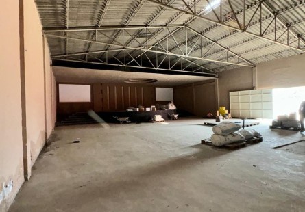 Anúncio Armazém de 1.900m², no Cassequel, Rua M'Bandi.