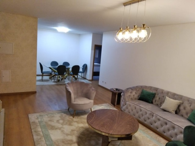 Apartamento T1 mobiliado, no Edifício Coqueiros Prestige, Coqueiros.