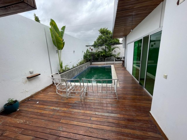 Vivenda V5 com piscina e anexo, Condomínio Jardim do Énde, Camama.