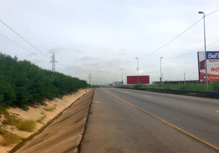 Anúncio TERRENO DE 2 HECTARES, BERMA ESTRADA, CACUACO