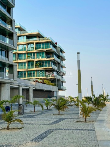 Edifício com 51 apartamentos de luxo, na Ilha de Luanda.