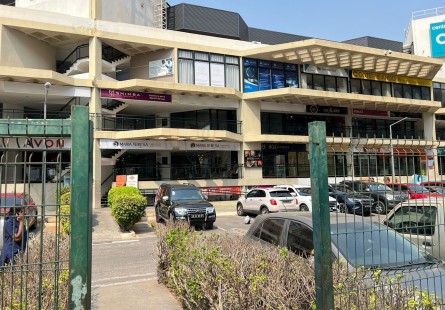 Anúncio 2 lojas de 80 e 87m², no Espaço Avenida, Talatona.