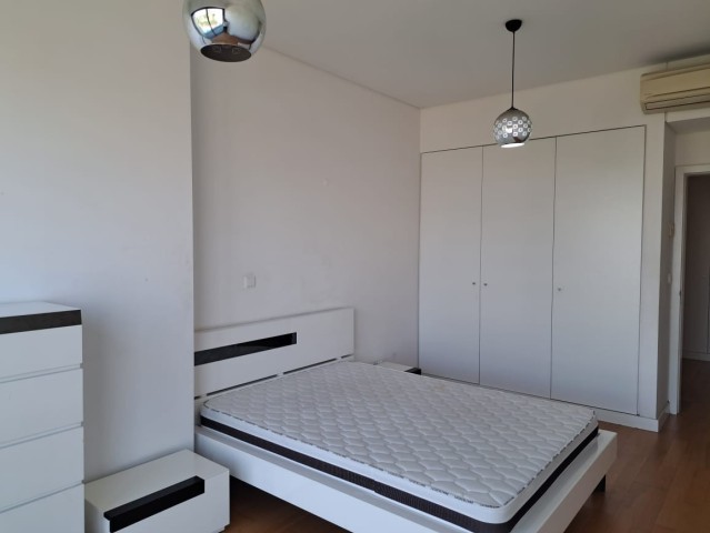 Apartamento T3, no Edifício Torres da Dipanda, 1 de Maio.