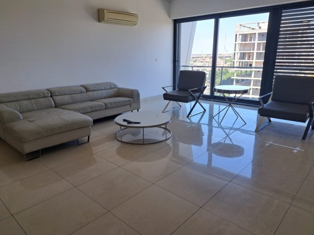 Apartamento T3, no Edifício Torres da Dipanda, 1 de Maio.