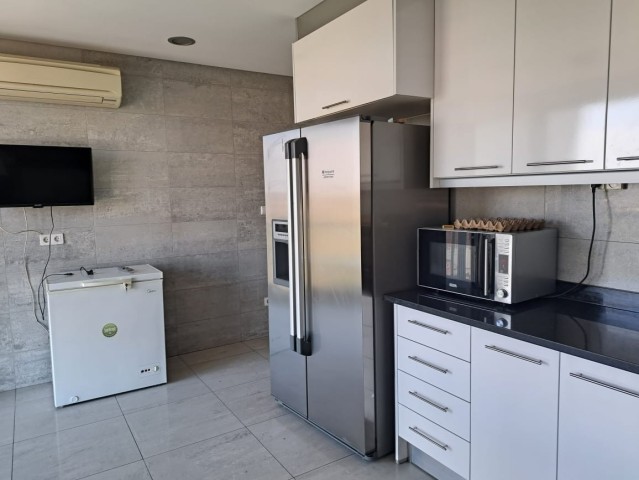 Apartamento T3, no Edifício Torres da Dipanda, 1 de Maio.