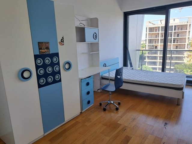 Apartamento T3, no Edifício Torres da Dipanda, 1 de Maio.